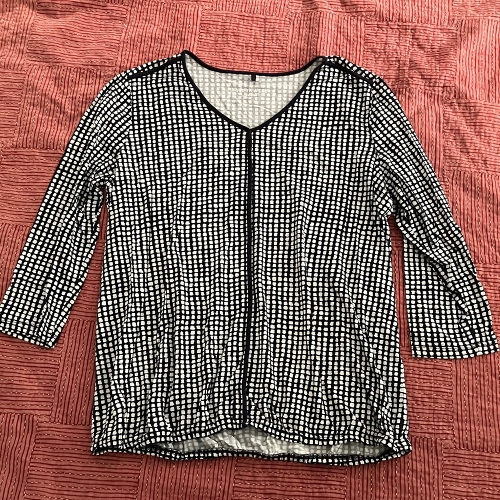 Gerry Weber size 8 women’s Black and White Boxy Blouse with Relaxed Fit